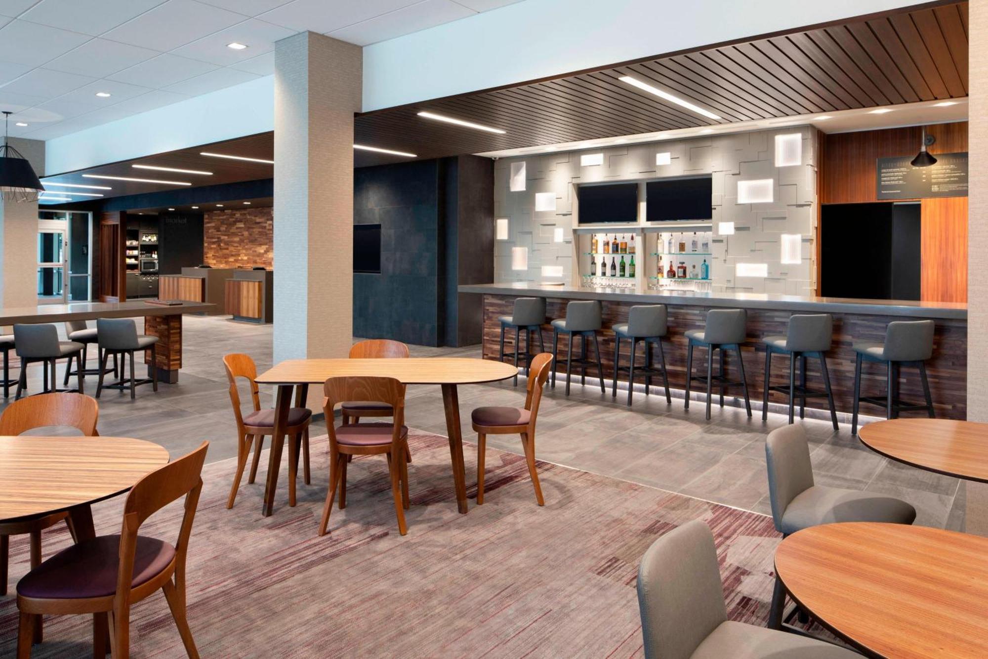 Courtyard By Marriott Albany Troy/Waterfront Hotel Exterior photo